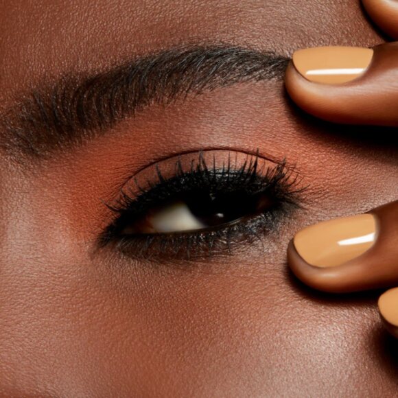 MAC Powder Kiss Soft Matte Eye Shadow - What A Clout! - Picture 5 of 5